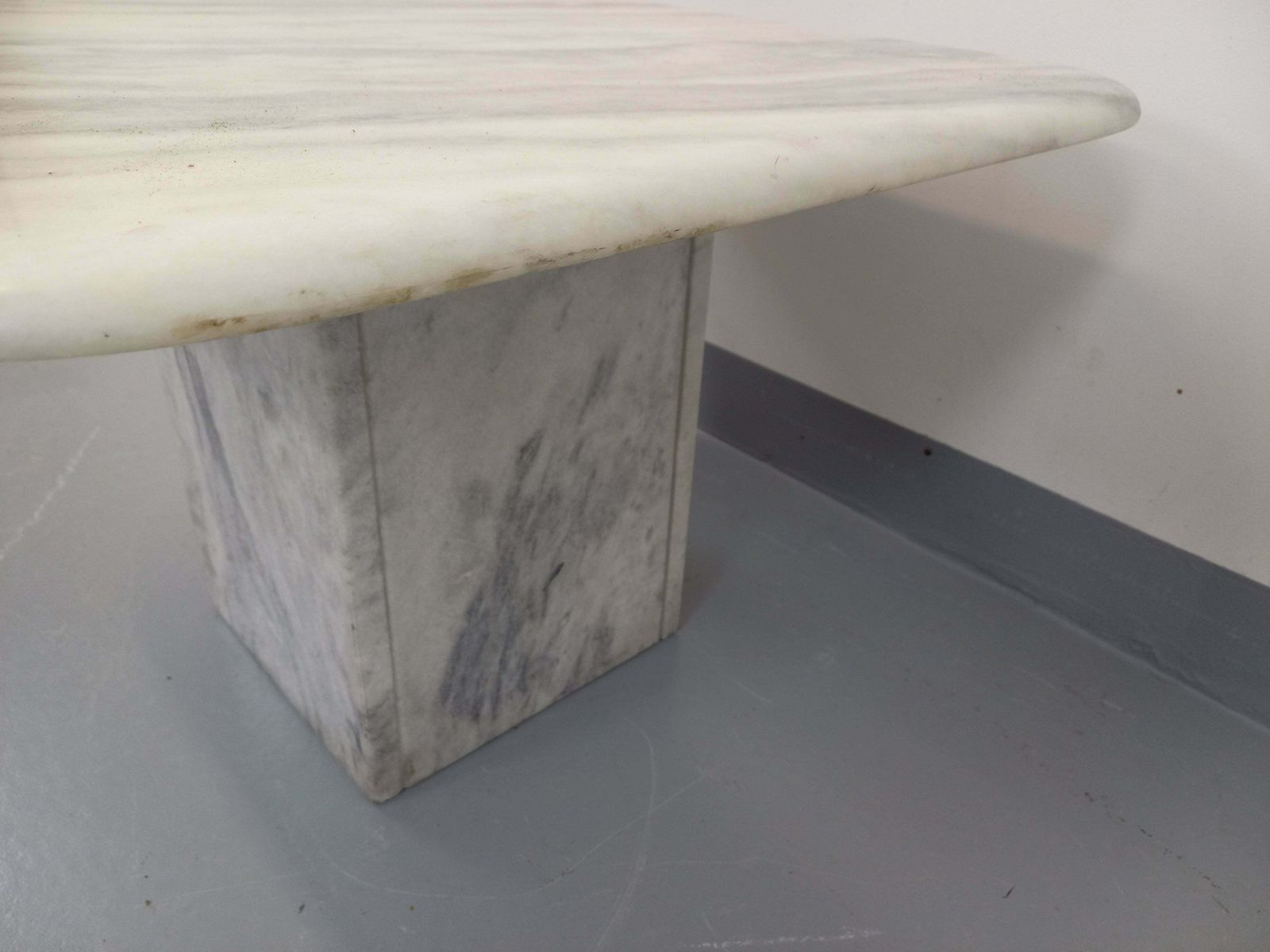 Mobilier Table basse carrée en marbre blanc photo