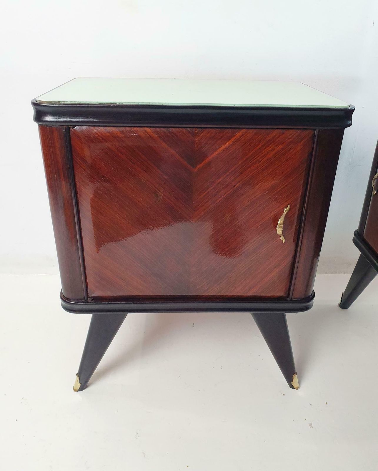 photo vinterior A Pair Of Italian Mid Century Nightstands
