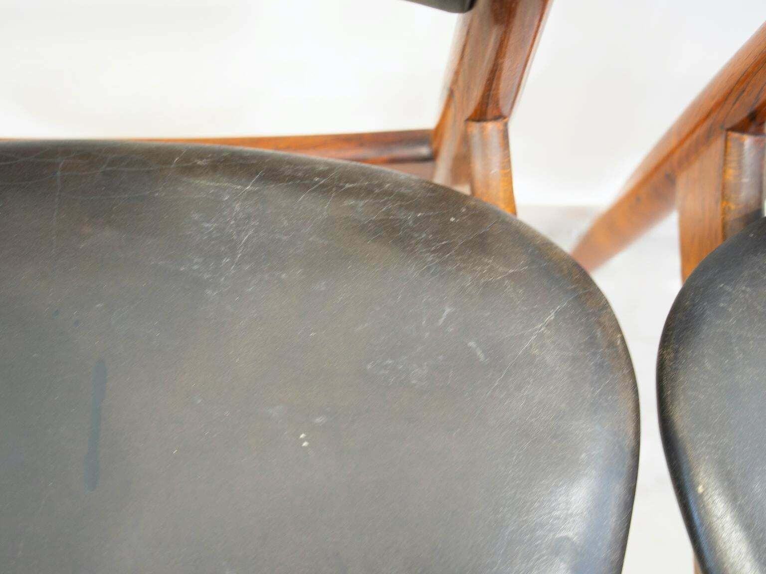 3861.0 Set Of Four Arne Vodder Hardwood And Black Leather Chairs photo