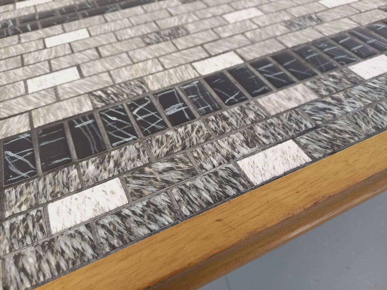 Meubels Rechthoekige salontafel van keramiek en hout photo
