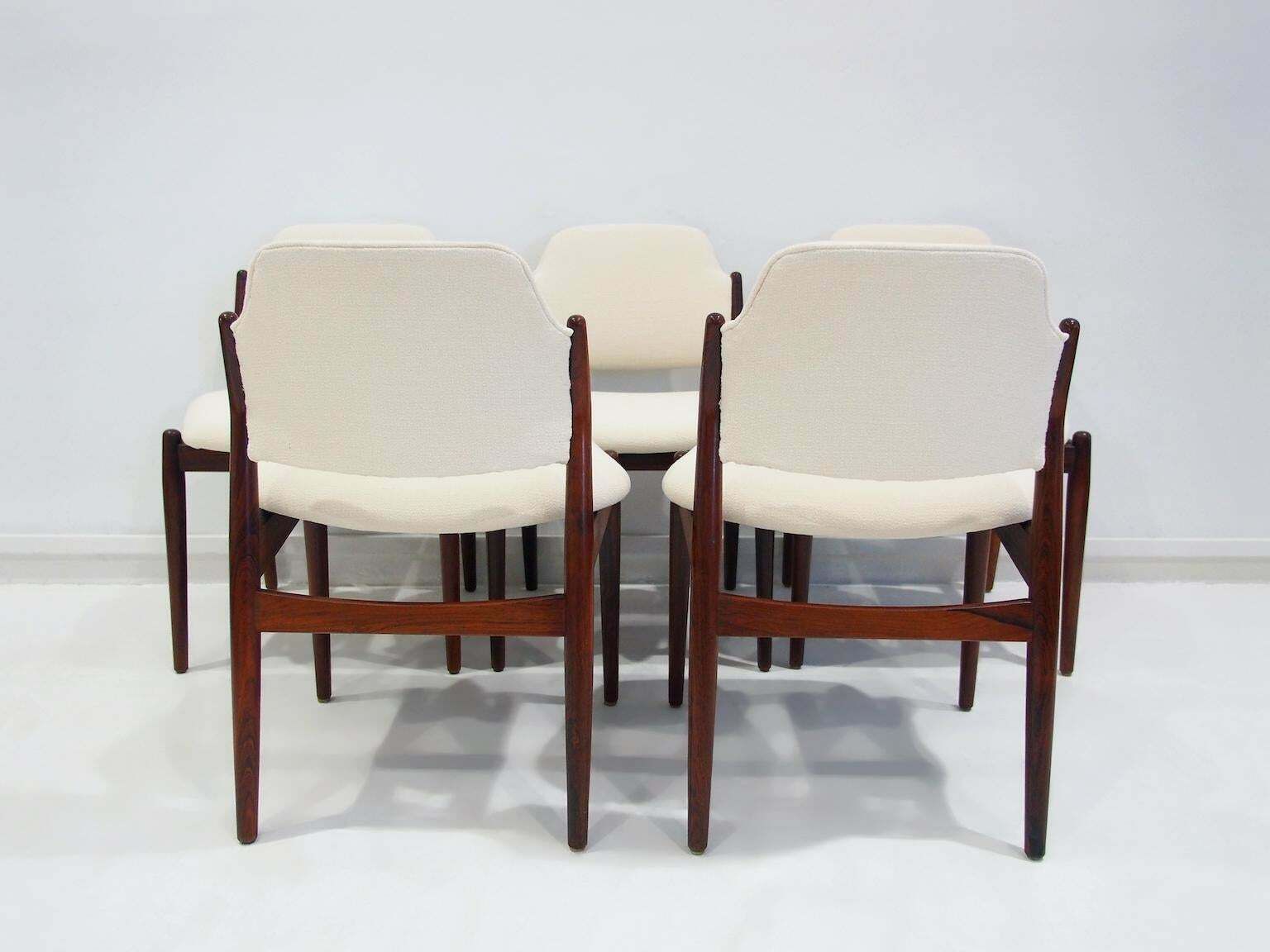 photo vinterior Set Of Six Arne Vodder For Sibast Hardwood Chairs With White Textile Covers