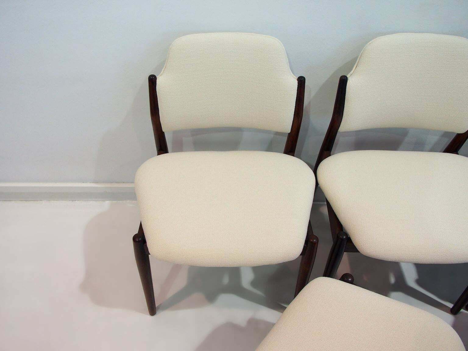 photo vintage Set Of Six Arne Vodder For Sibast Hardwood Chairs With White Textile Covers