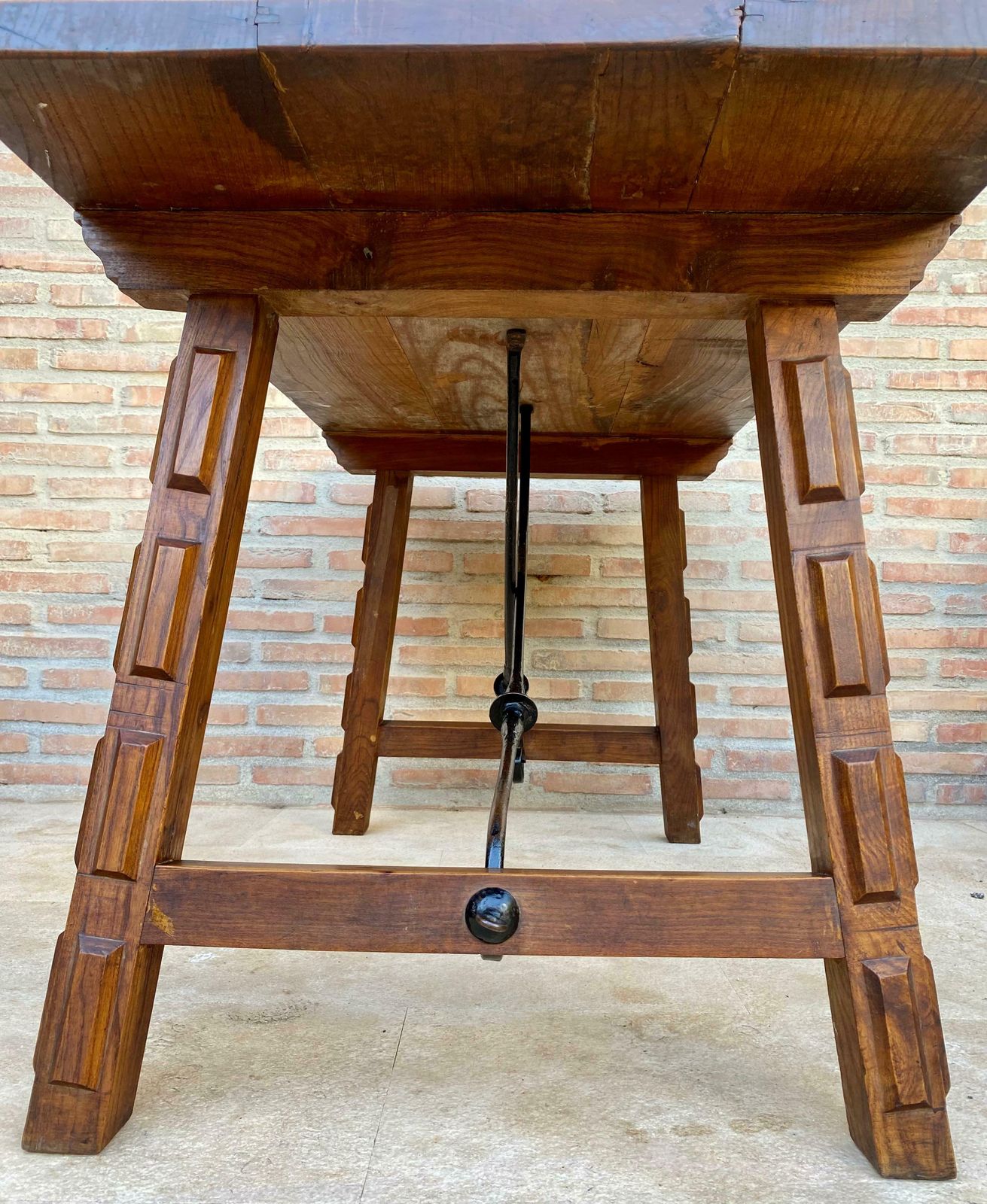 photo vintage Table de travail d'époque en chêne espagnol, XIXe siècle