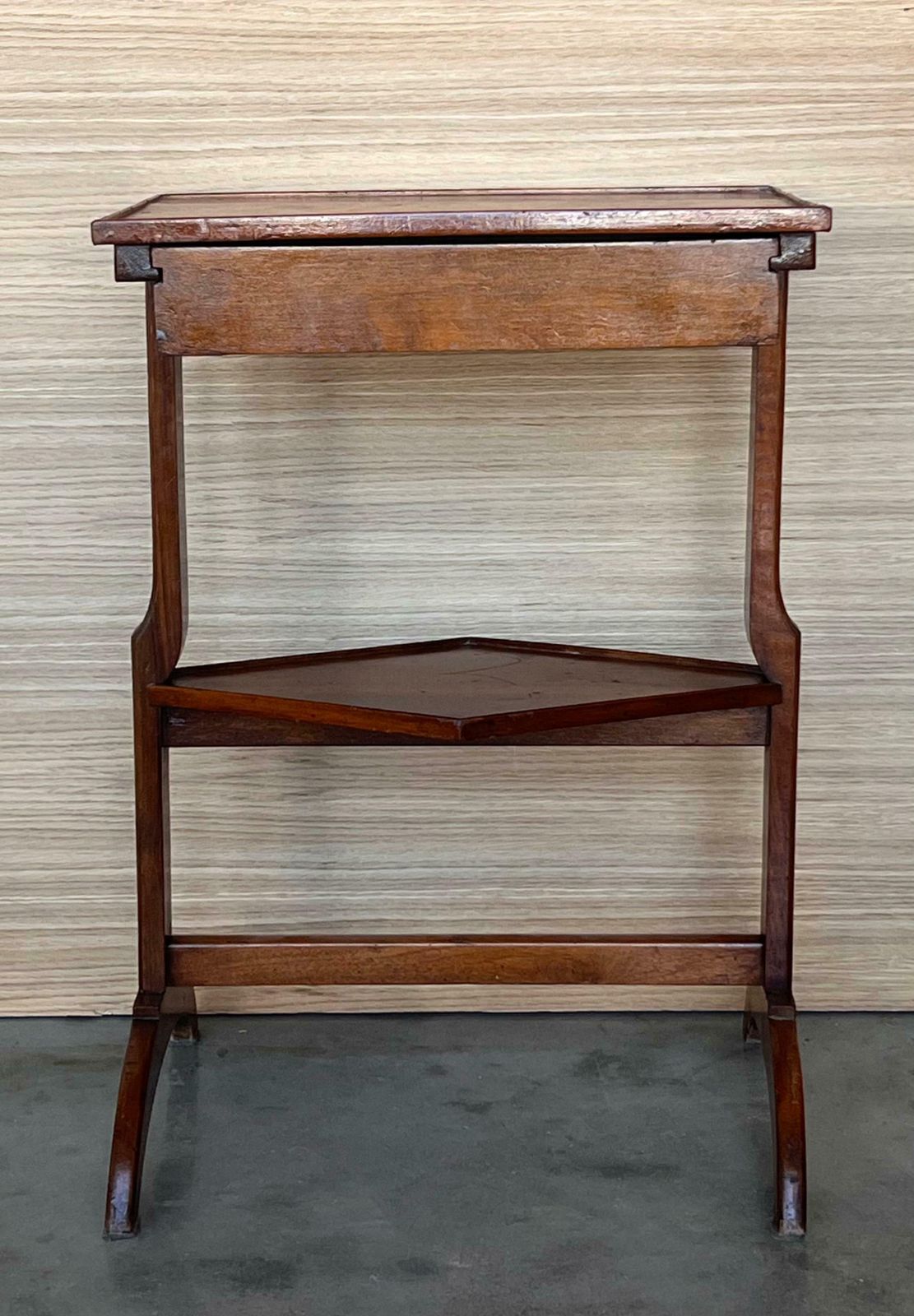 Table de chevet ou table d'appoint Art Nouveau française, avec tiroir et étagère photo 1546.0