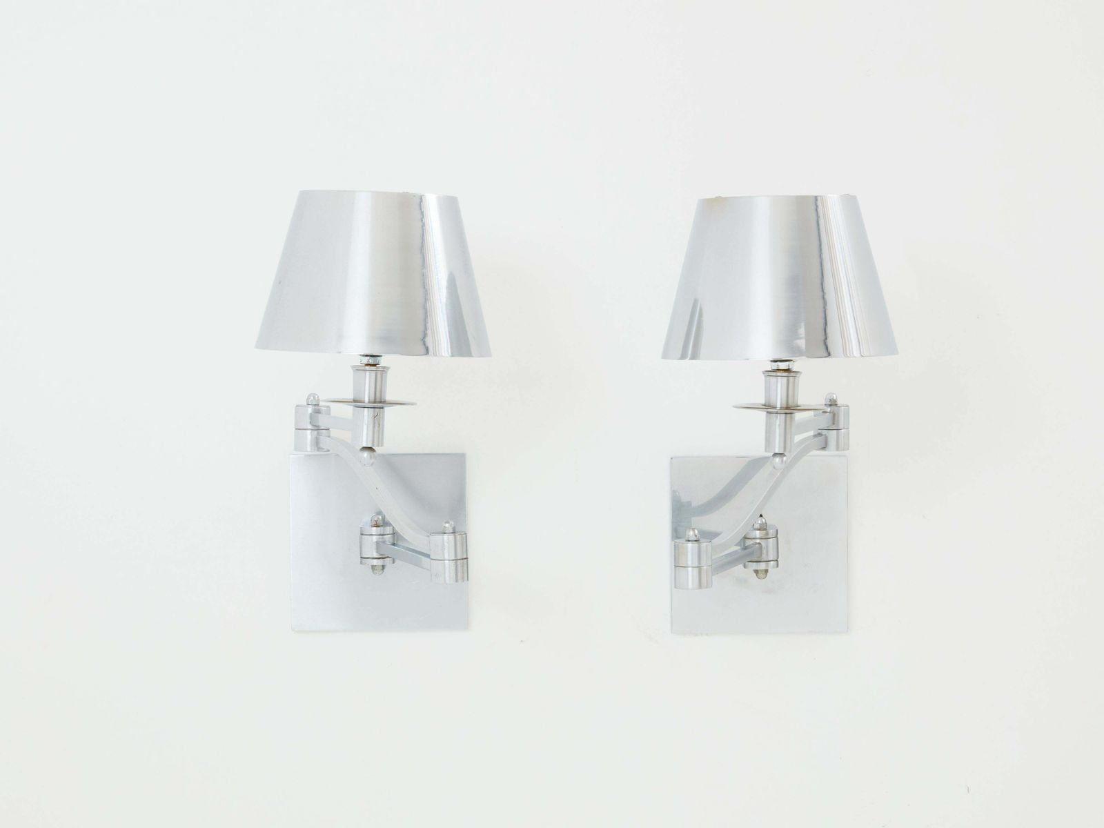 Appliques à bras articulé en acier brossé Maison Charles, années 1960 photo Luminaires