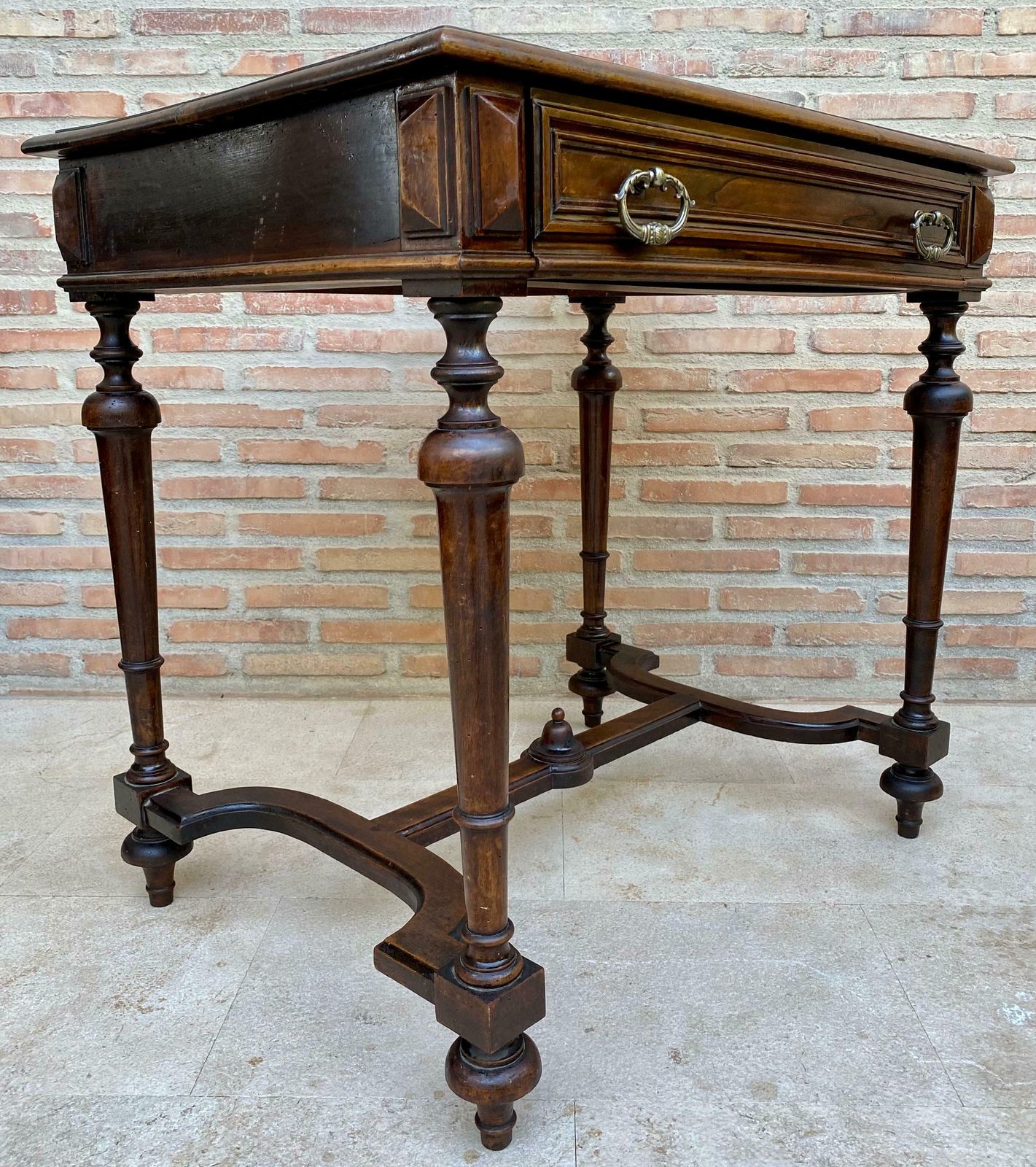 Table d'appoint Louis XVI en noyer avec tiroir, années 1920 photo 2650.0