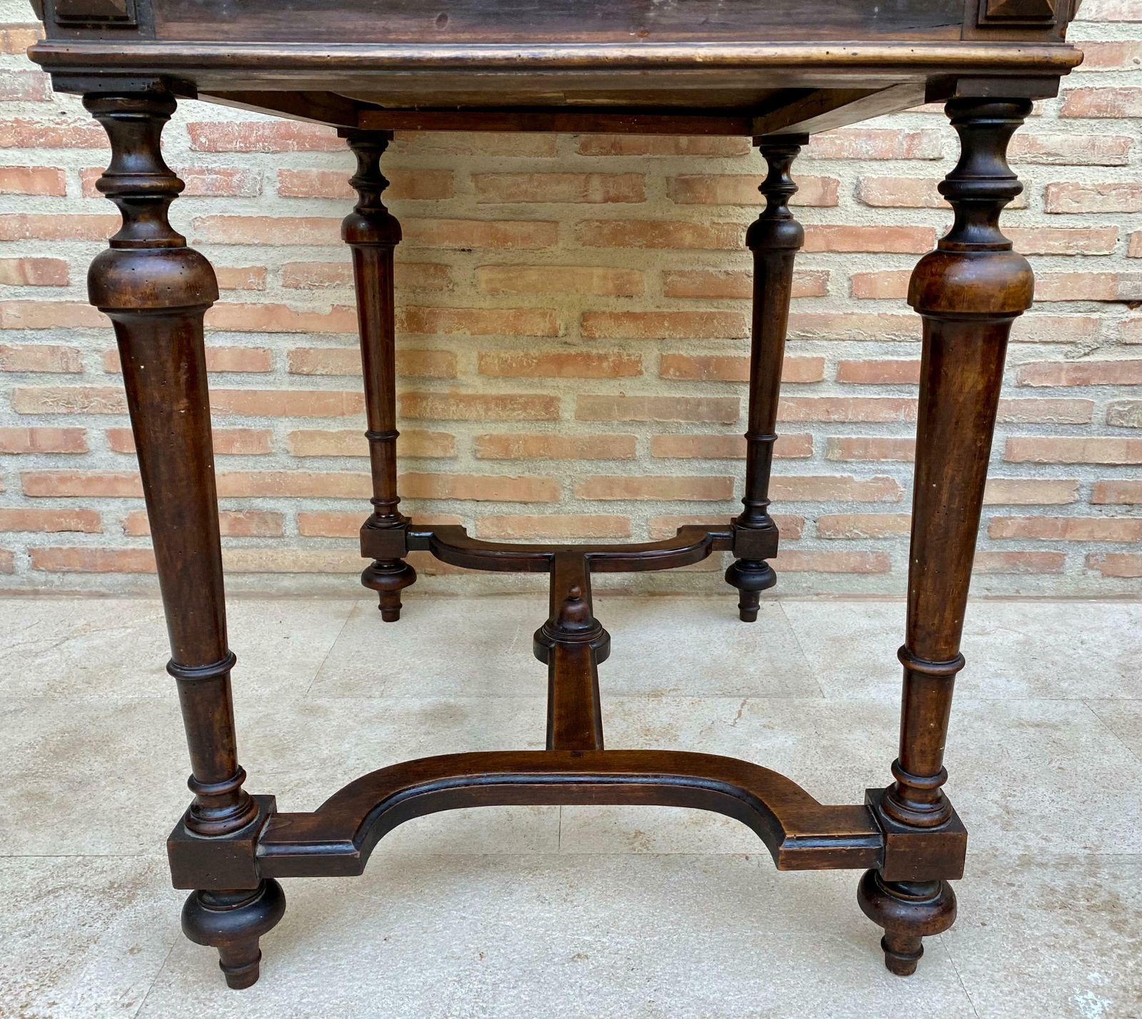 photo for sale Table d'appoint Louis XVI en noyer avec tiroir, années 1920