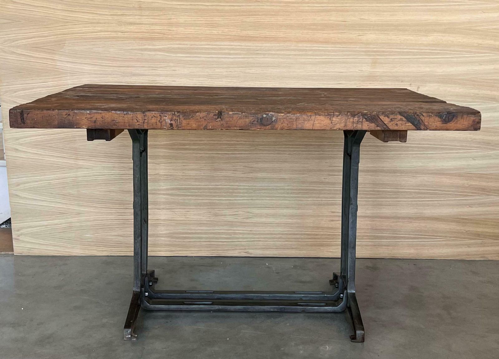 Table de travail française en fonte pleine, plateau en bois photo furniture
