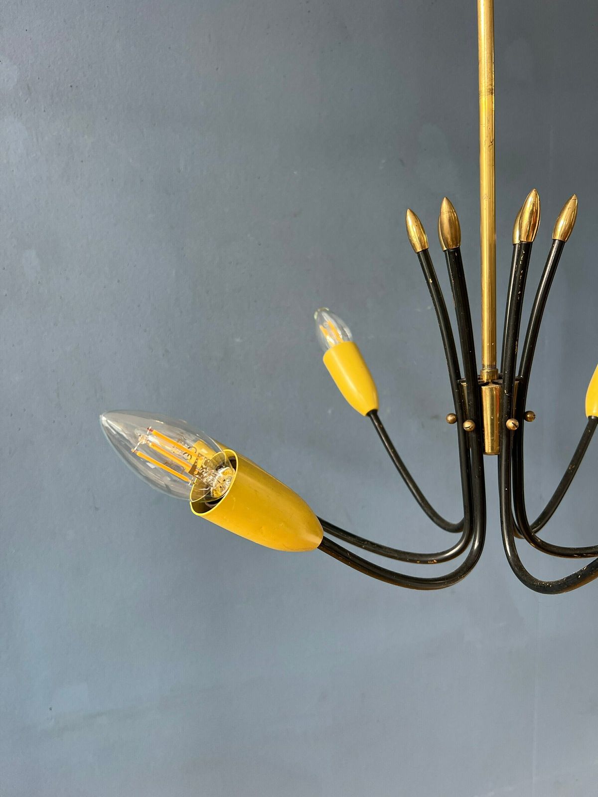 photo furniture Vintage Gele Spinnenlamp Uit De Jaren 1950