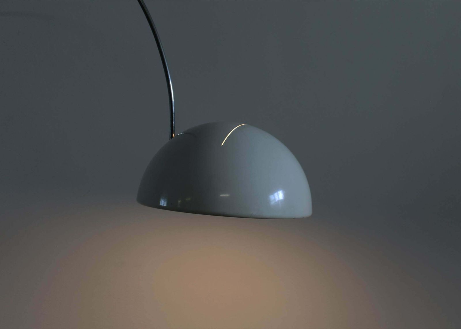 Joe Colombo Coupè 3320r Floor Lamp In White Lacquered Metal By Oluce 1967 Italia photo Lighting