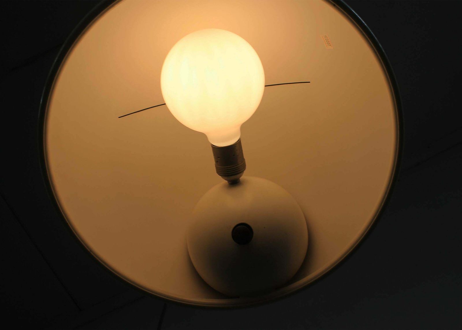 Joe Colombo Coupè 3320r Floor Lamp In White Lacquered Metal By Oluce 1967 Italia photo vinterior