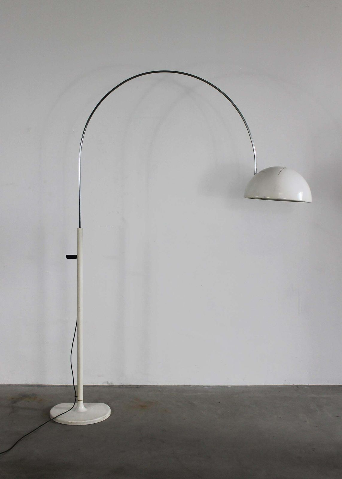 Joe Colombo Coupè 3320r Floor Lamp In White Lacquered Metal By Oluce 1967 Italia photo buy