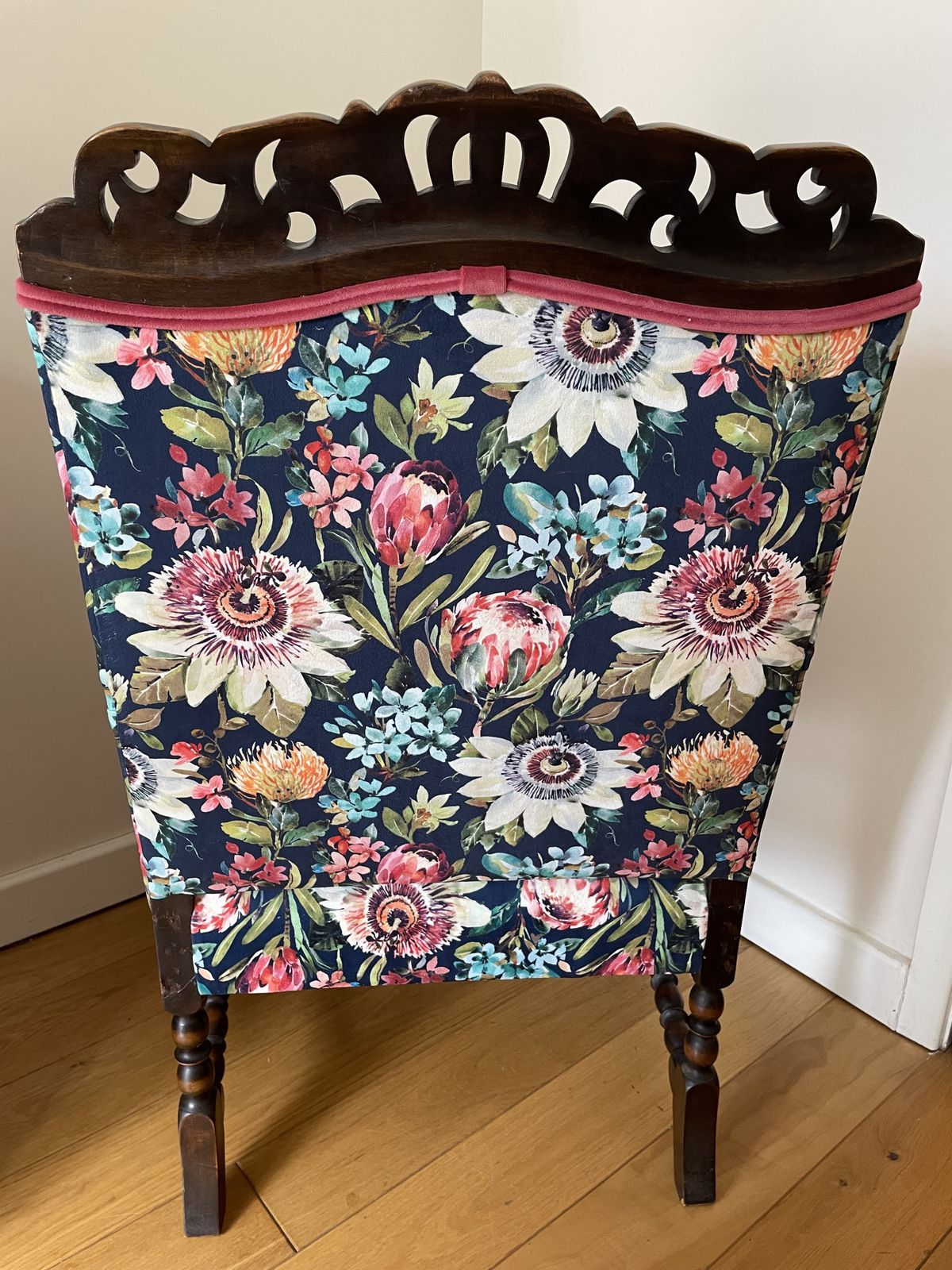Antique Crown Throne Armchair In Upholstered Floral Fabric photo 650.0