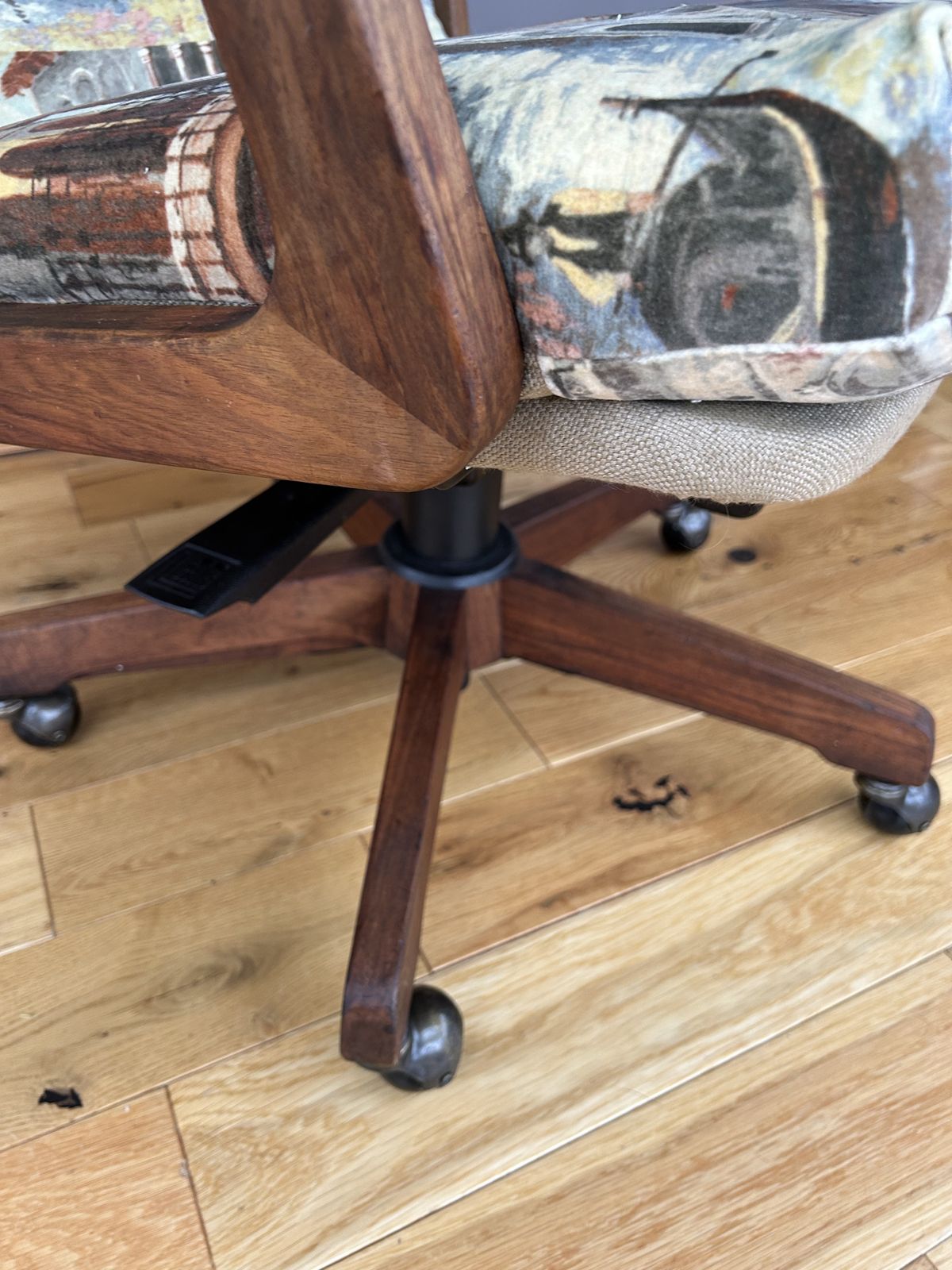 Vintage German Sedus Swivel Office Chair – Reupholstered In Zoffany Venice Scene Fabric photo Furniture