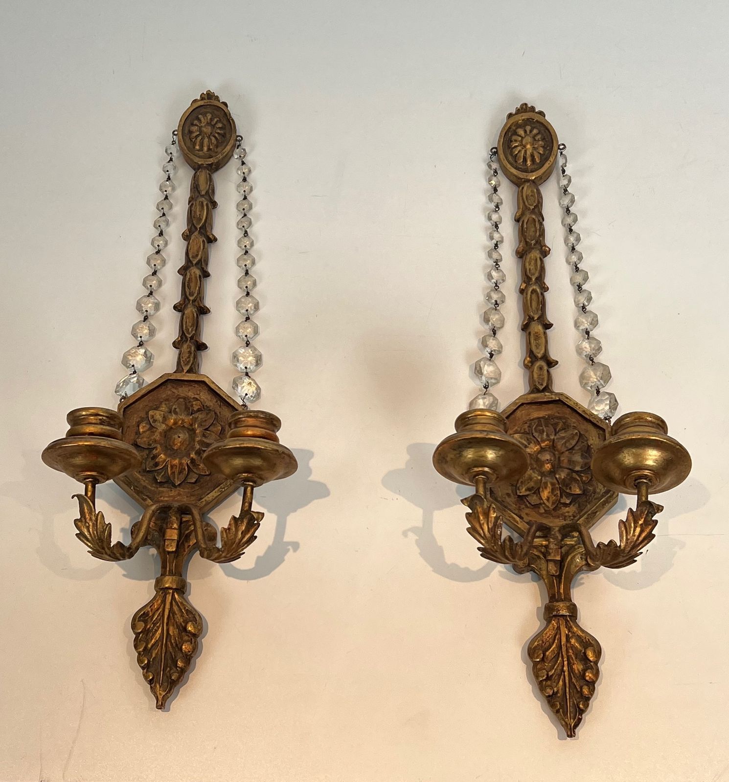 Important Pair Of Gilded Carved Wood Sconces With Crystal Garlands photo furniture