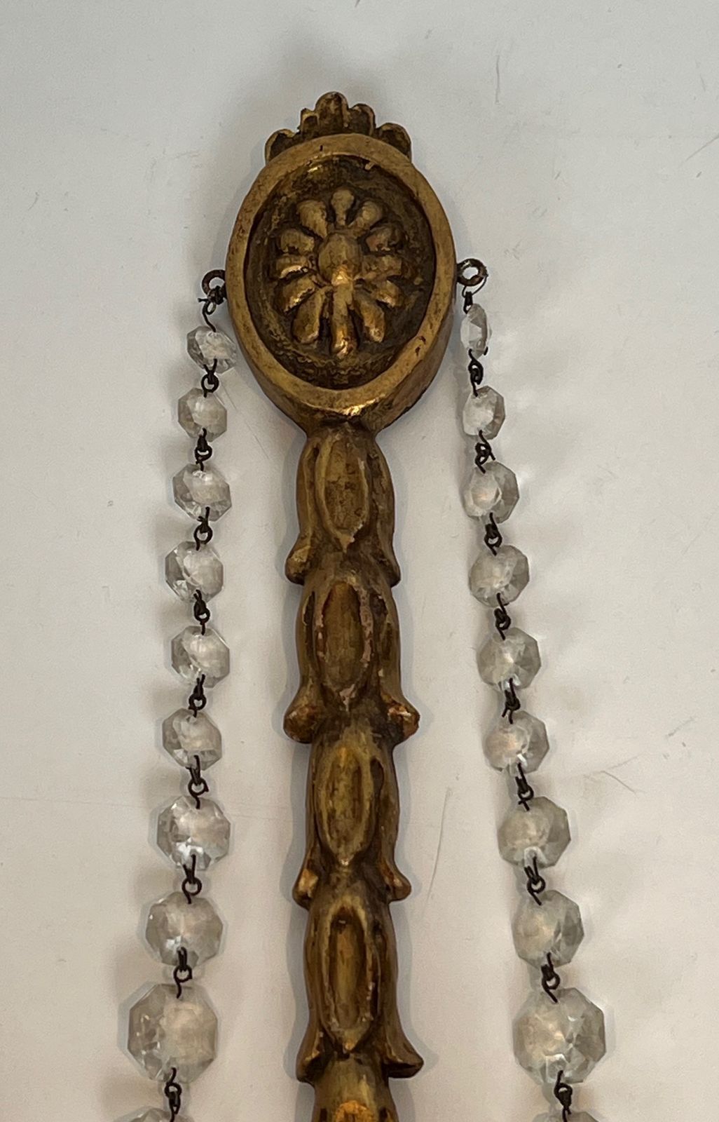 Important Pair Of Gilded Carved Wood Sconces With Crystal Garlands photo Lighting