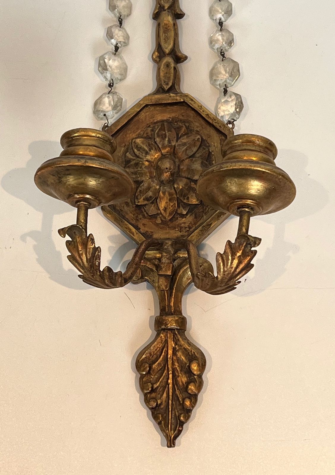Important Pair Of Gilded Carved Wood Sconces With Crystal Garlands photo vinterior
