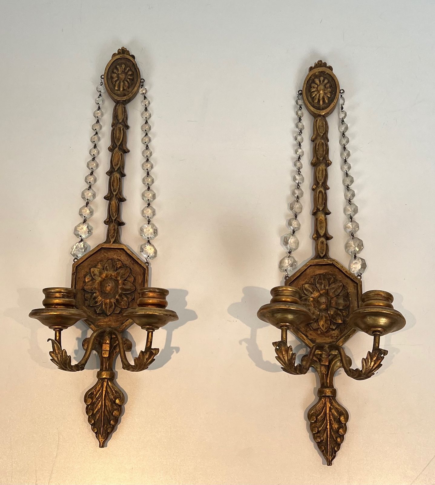 1650.0 Important Pair Of Gilded Carved Wood Sconces With Crystal Garlands photo