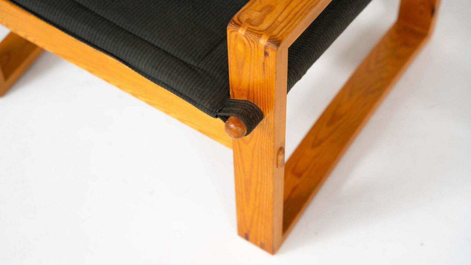 Mid Century Modern Pair Of 'Safari' Armchairs By Børge Jensen For Bernstorffsmin photo vintage