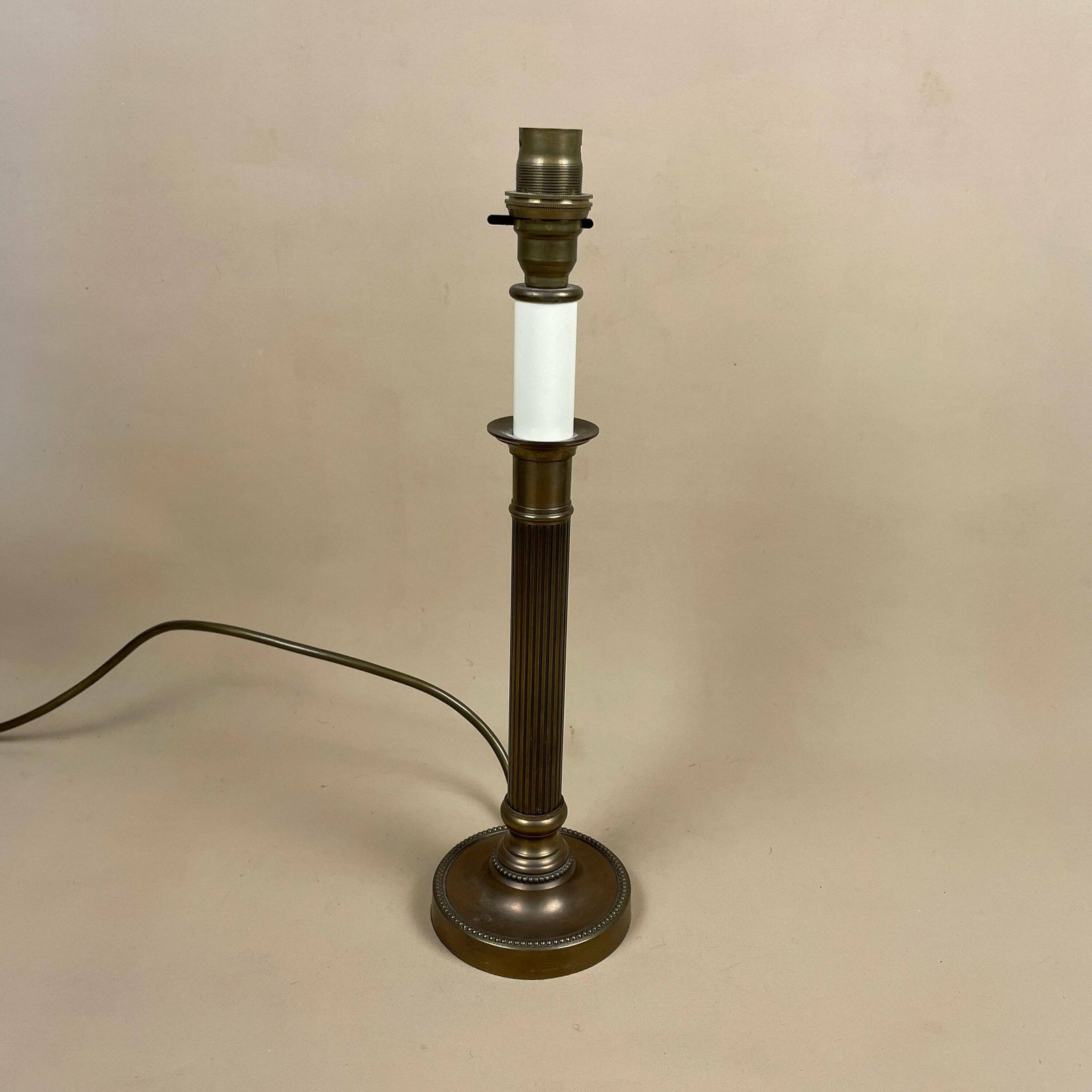 Antique Metal Gold Brass Lamp Light Bedside Side Table Desk Column Ornate Detail Round Base Antique Medium Vintage Pattern Candle Valsan photo Lighting