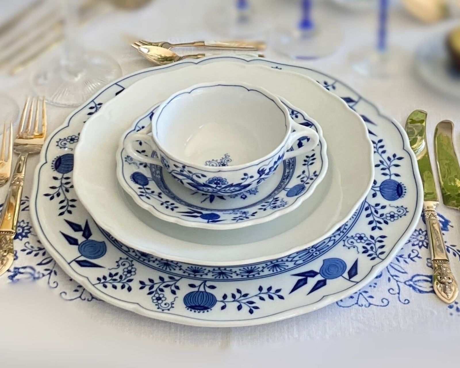 Porseleinen Onderborden | 6 Stuks | Blauw Uienpatroon | 12,9 Inch (32,8 Cm) | Hutschenreuther (Zeldzaam!) photo vinterior