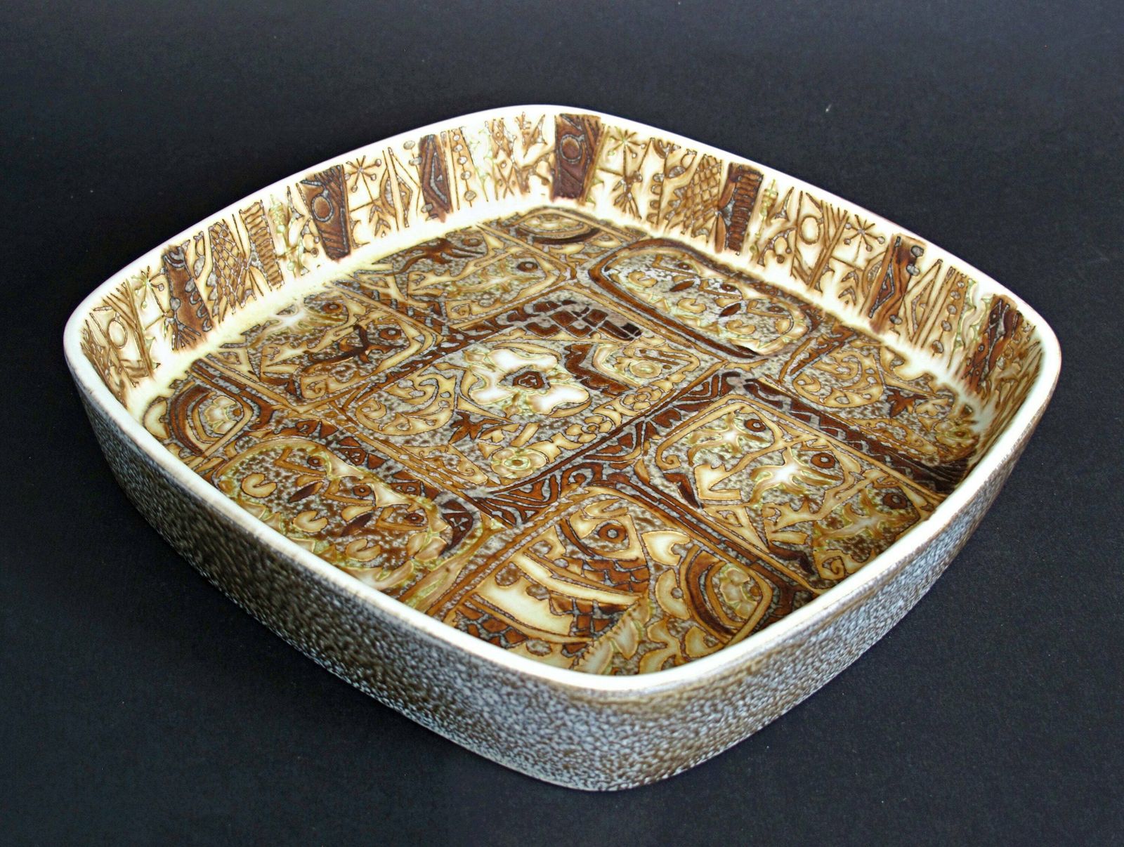 photo furniture Royal Copenhagen Baca Fajance Dish By Nils Thorssen 719/2884 Denmark
