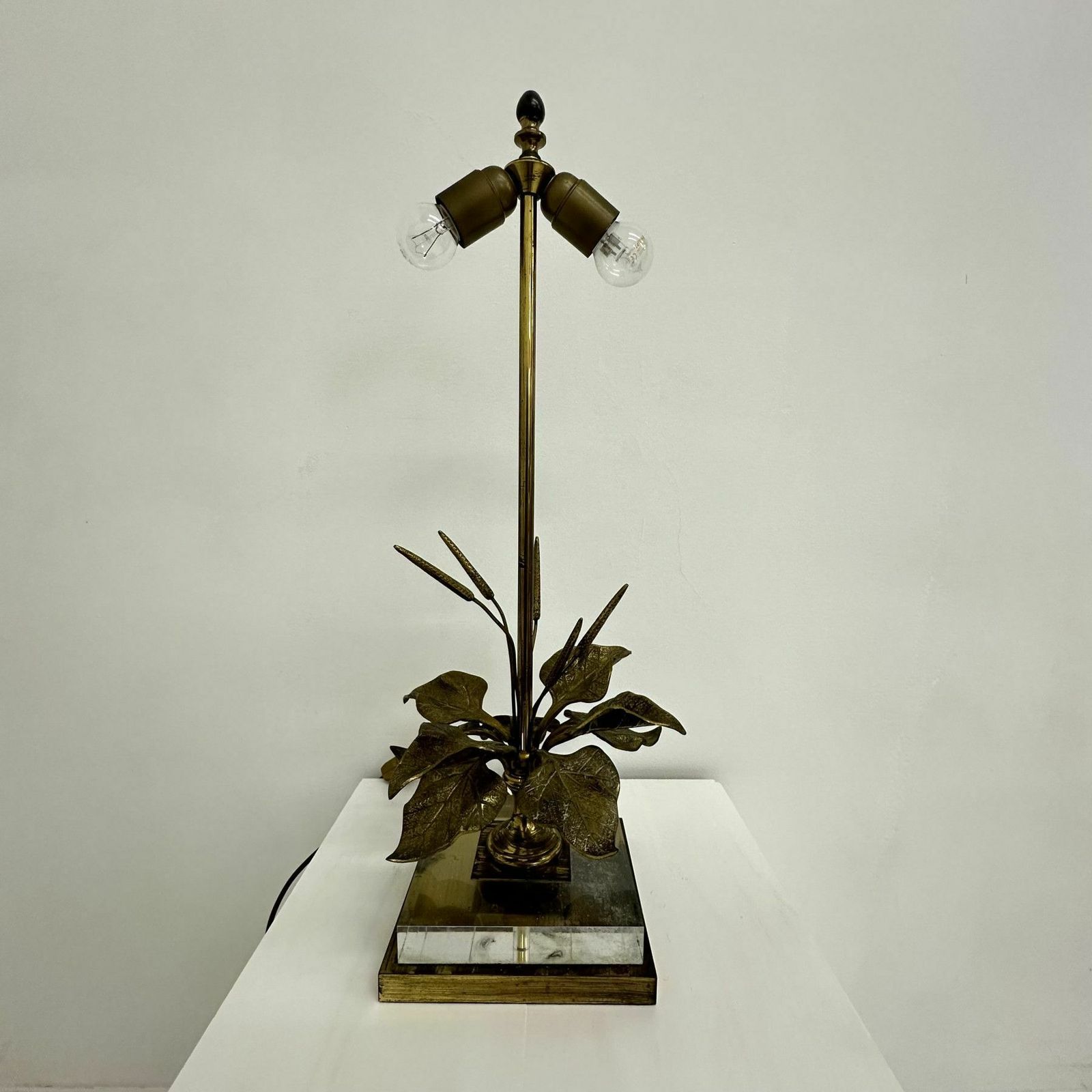 Hollywood Regency Design Table Lamp Lucite With Brass Flower , 1970s photo 787.0