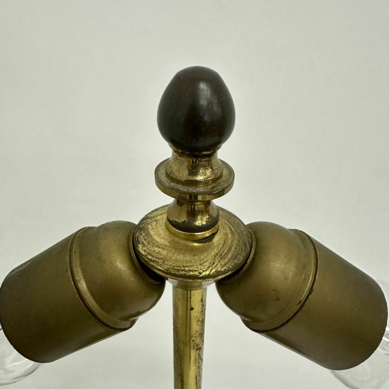 Hollywood Regency Design Table Lamp Lucite With Brass Flower , 1970s photo vintage