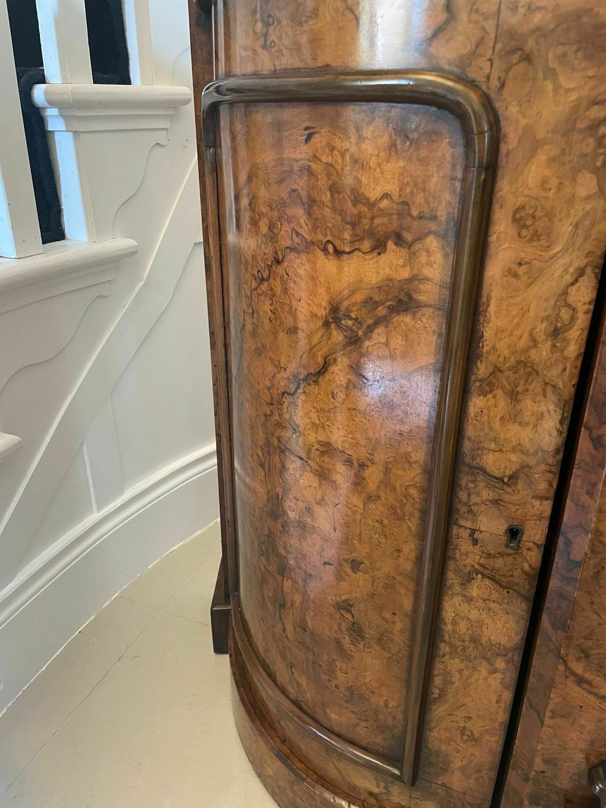photo vintage Outstanding Quality Antique 19th Century Burr Walnut Marble Top Credenza