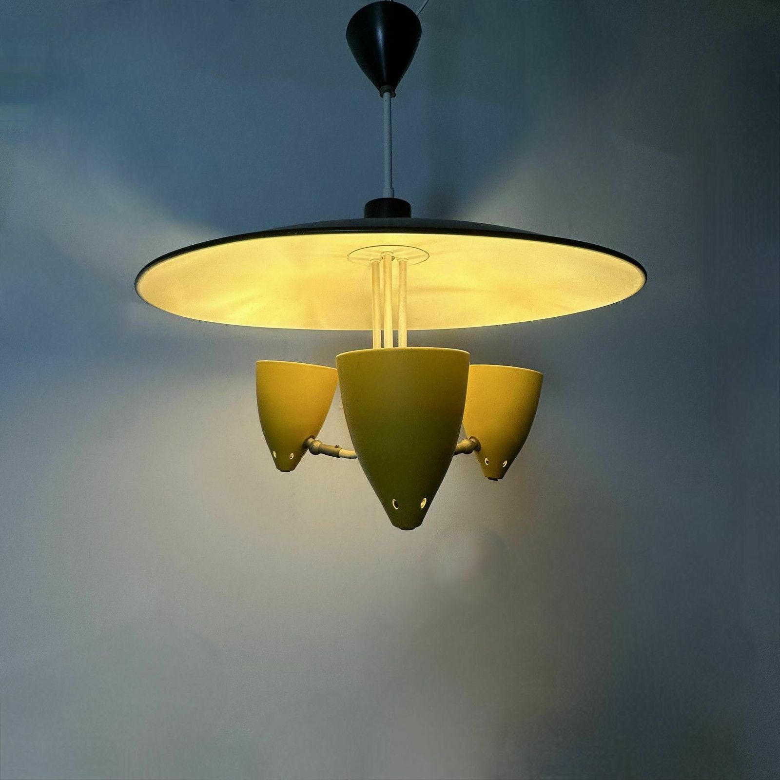Hala Zeist Hanglamp J.H. Busquet Pendant, Ca. Jaren 1950 photo furniture
