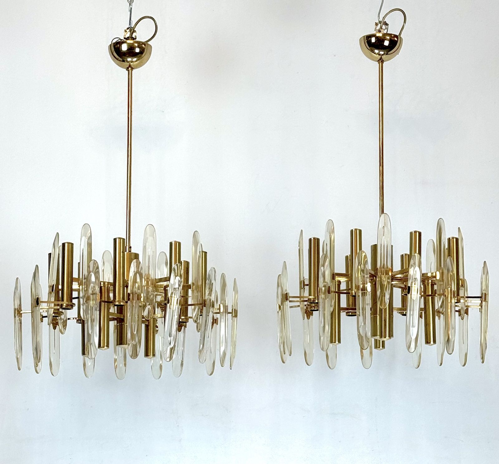Sciolari, Pair Of Italian Brass And Glass Chandeliers From 70s photo Lighting
