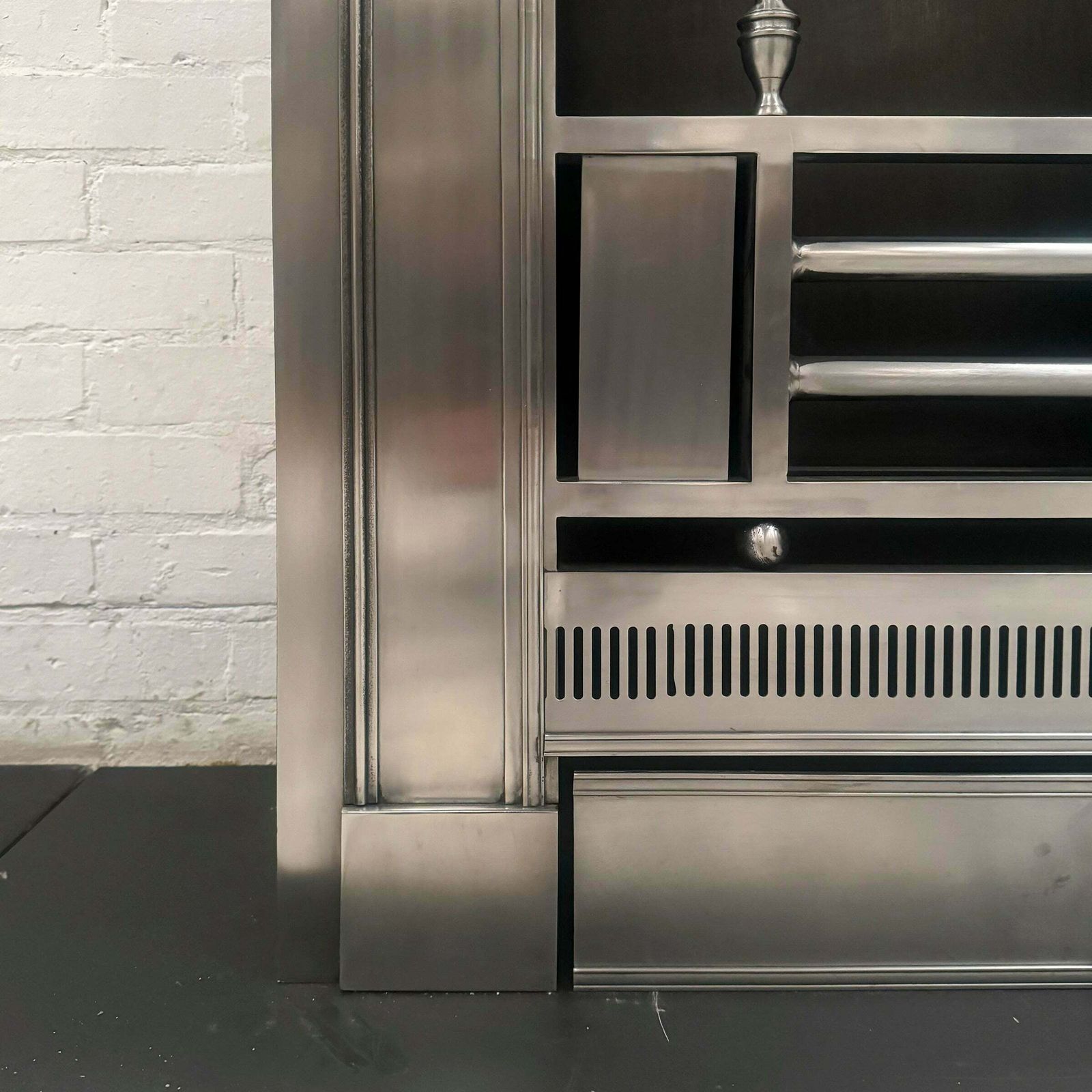 Reclaimed Georgian Style Register Grate photo vinterior