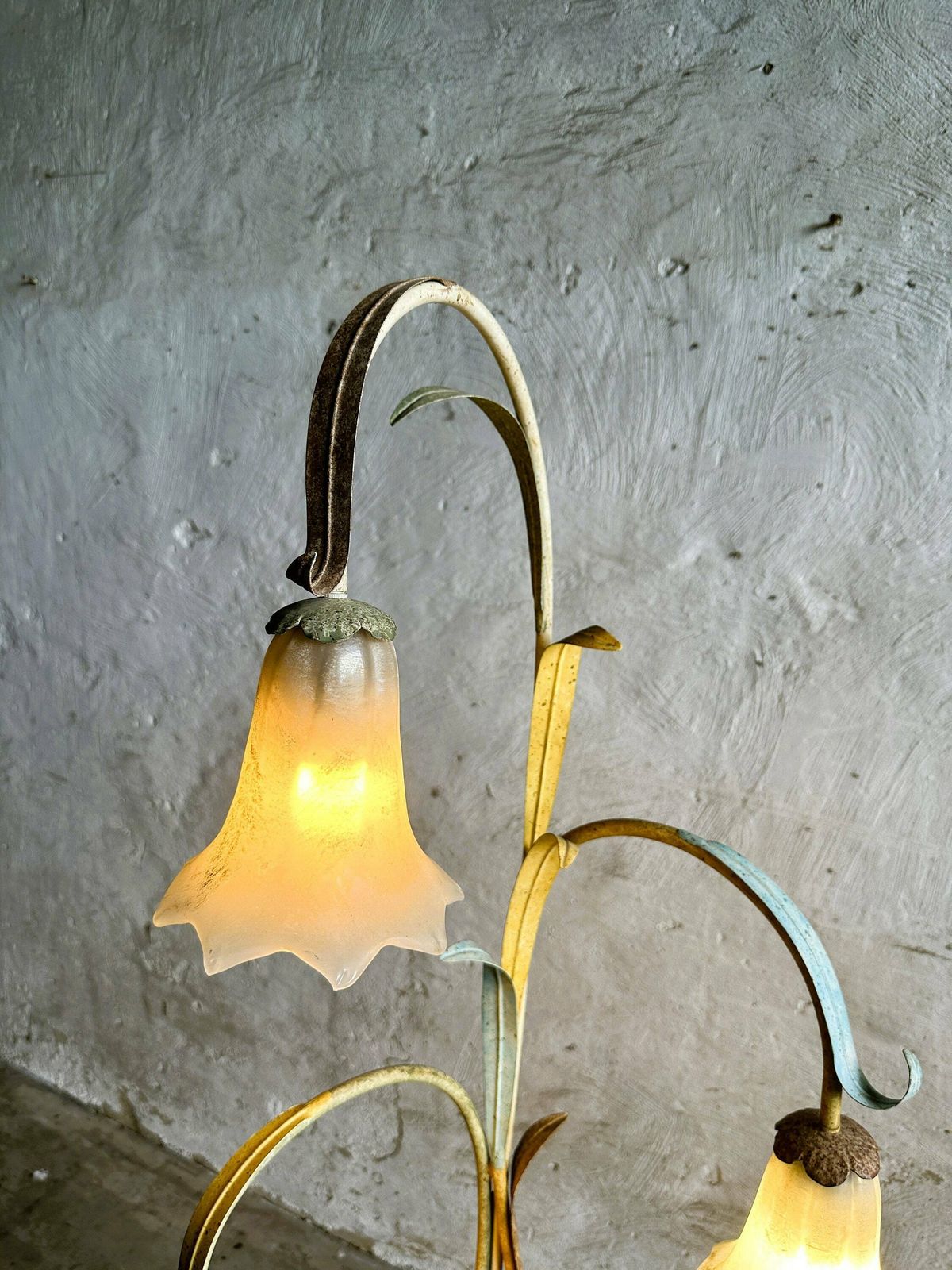 Mid Century Elegant Tole Ware Floral Floor Lamp With Glass Pendants, France 1980s. photo vintage