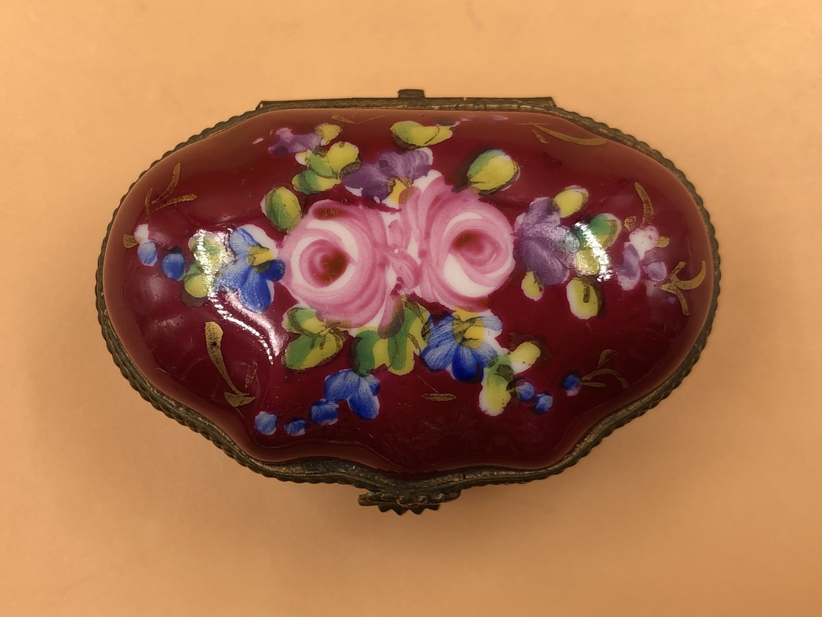 Peint Main Limoges Porcelain France No. 682 Hand Painted Hinged Trinket / Jewelry Box. photo vinterior