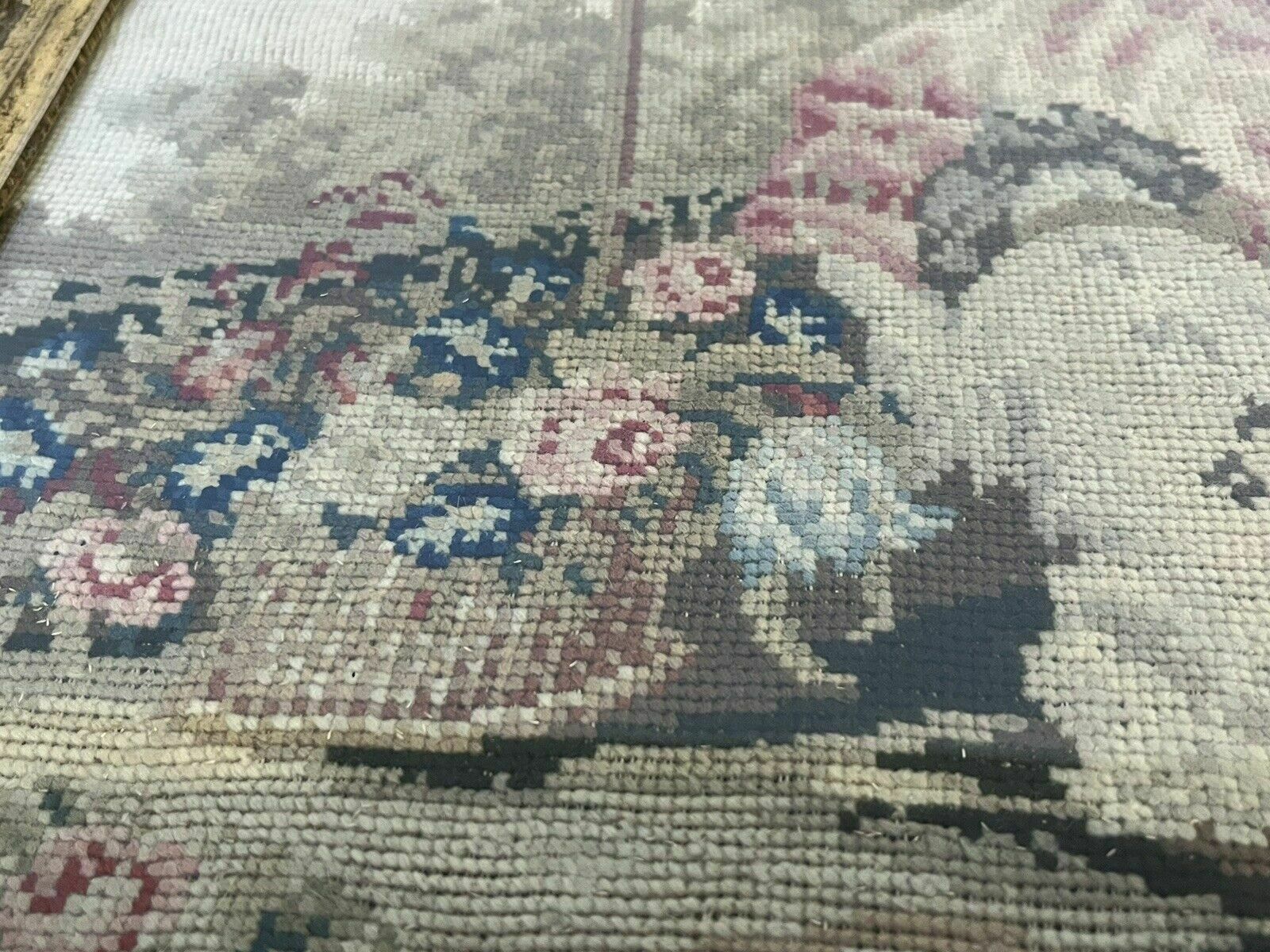 Georgian Embroidery/ Tapestry In Gold Gilt Frame. photo vinterior