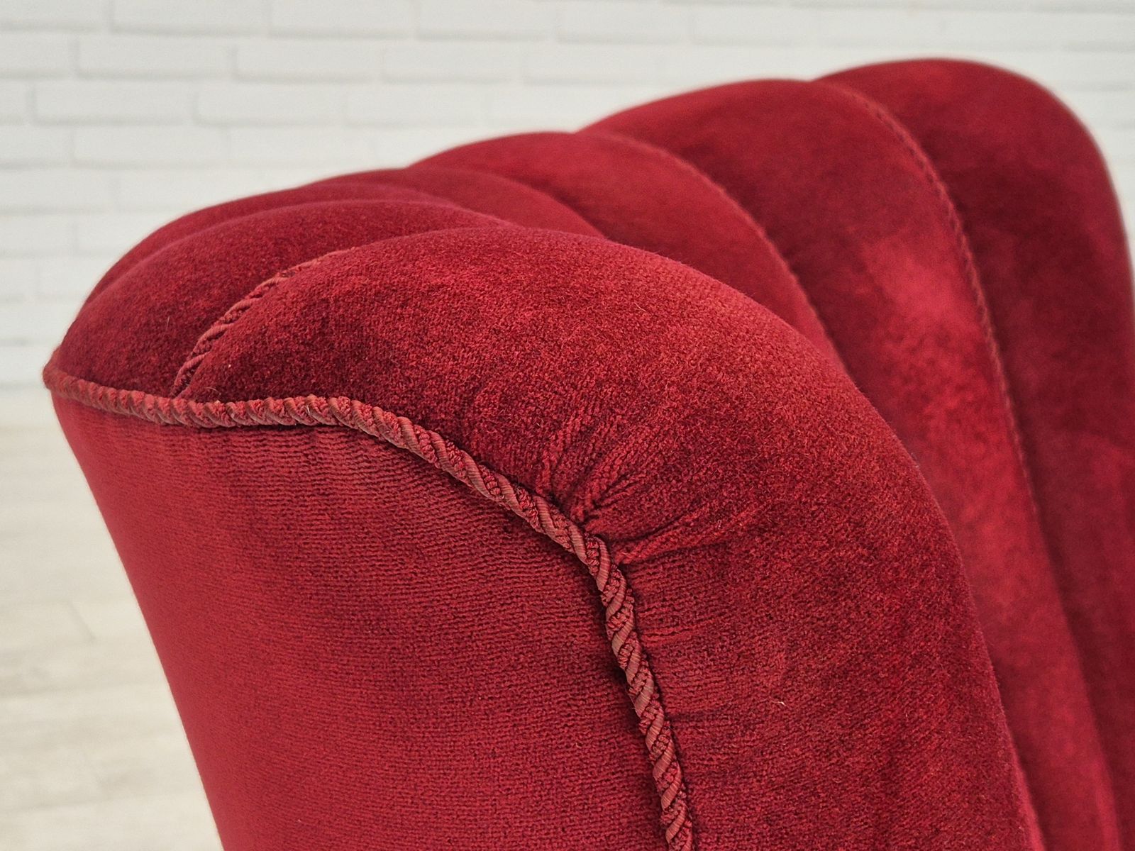 1470.0 Ca. Jaren 1950, Deense Fauteuil Met Voetenbank, Meubelvelours, Essenhout. photo