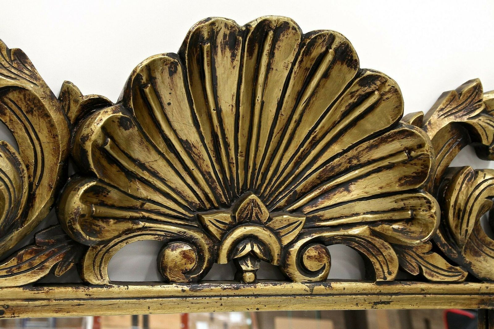 Mid Century Italian Gilt Florentine Wall Mirror, Italy Circa 1940/50 photo vinterior