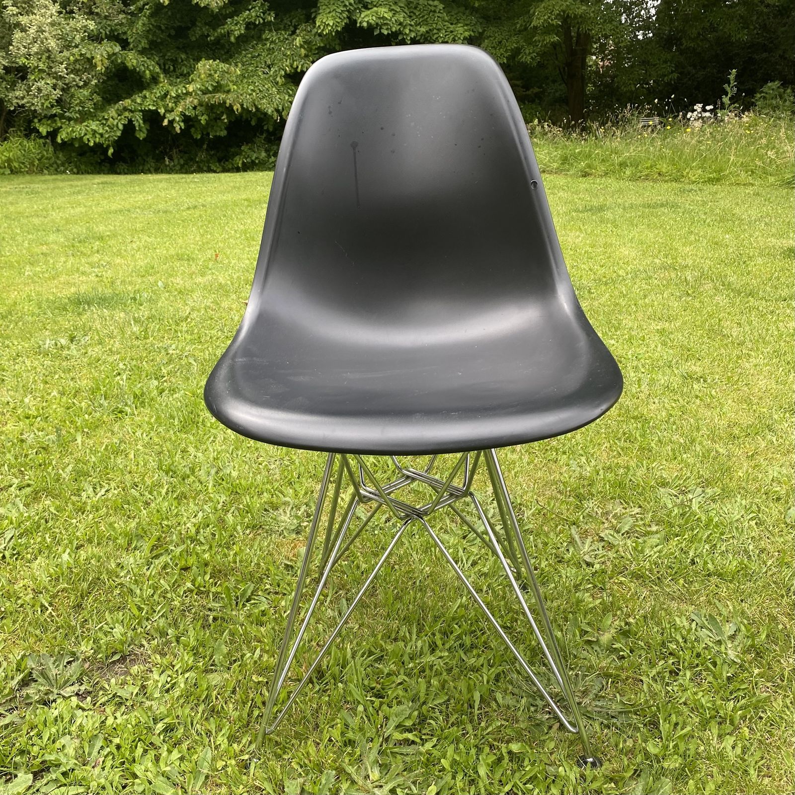 Six Vitra Eames Dsr Chairs Re photo for sale