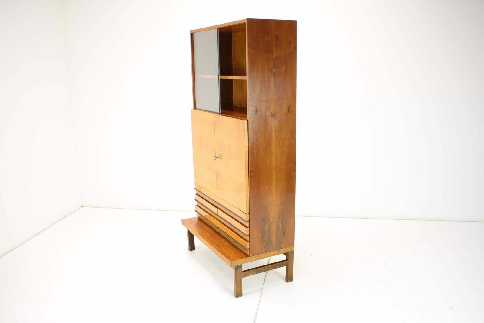 Commode van ZNZ Bratislava, Tsjecho-Slowakije, ca. jaren 1960 photo furniture