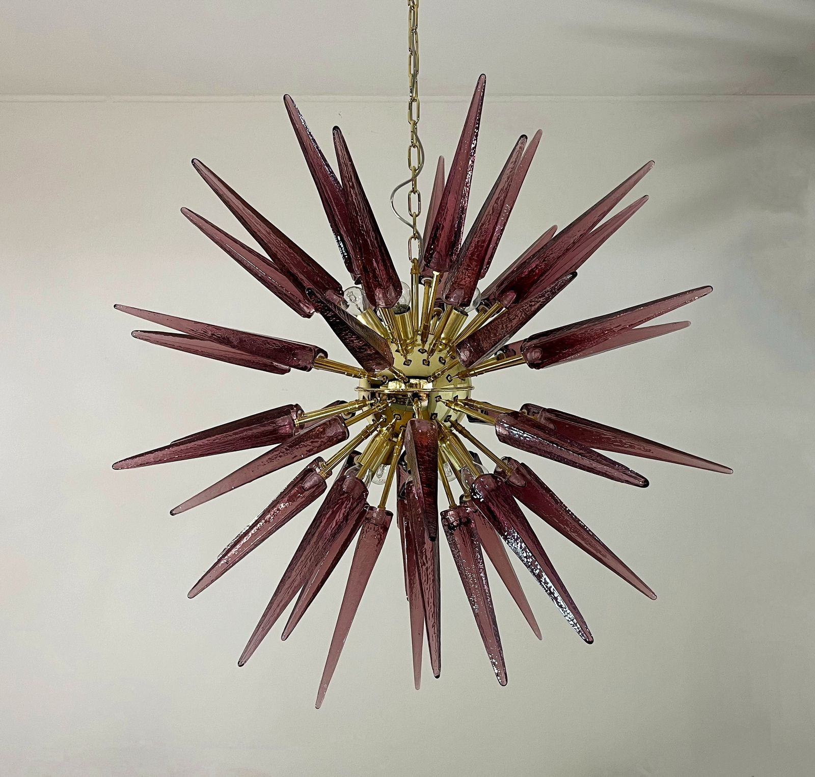 photo furniture Exceptional Murano Amethyst Glass Sputnik Chandelier   51 Glasses