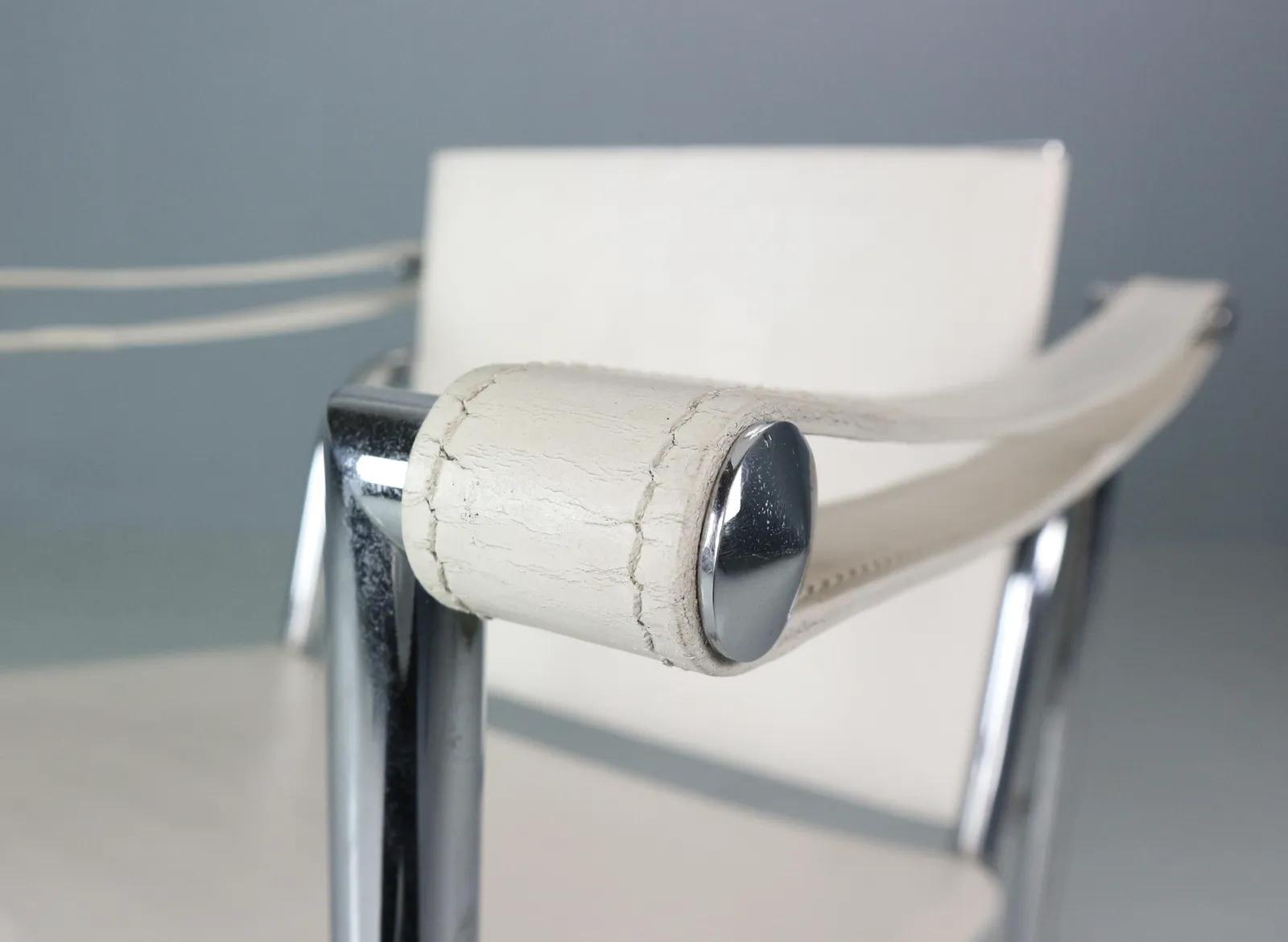 photo furniture Le Corbusier Set Of 2 White Leather Armchairs Model, Lc1 For Cassina, 1970s