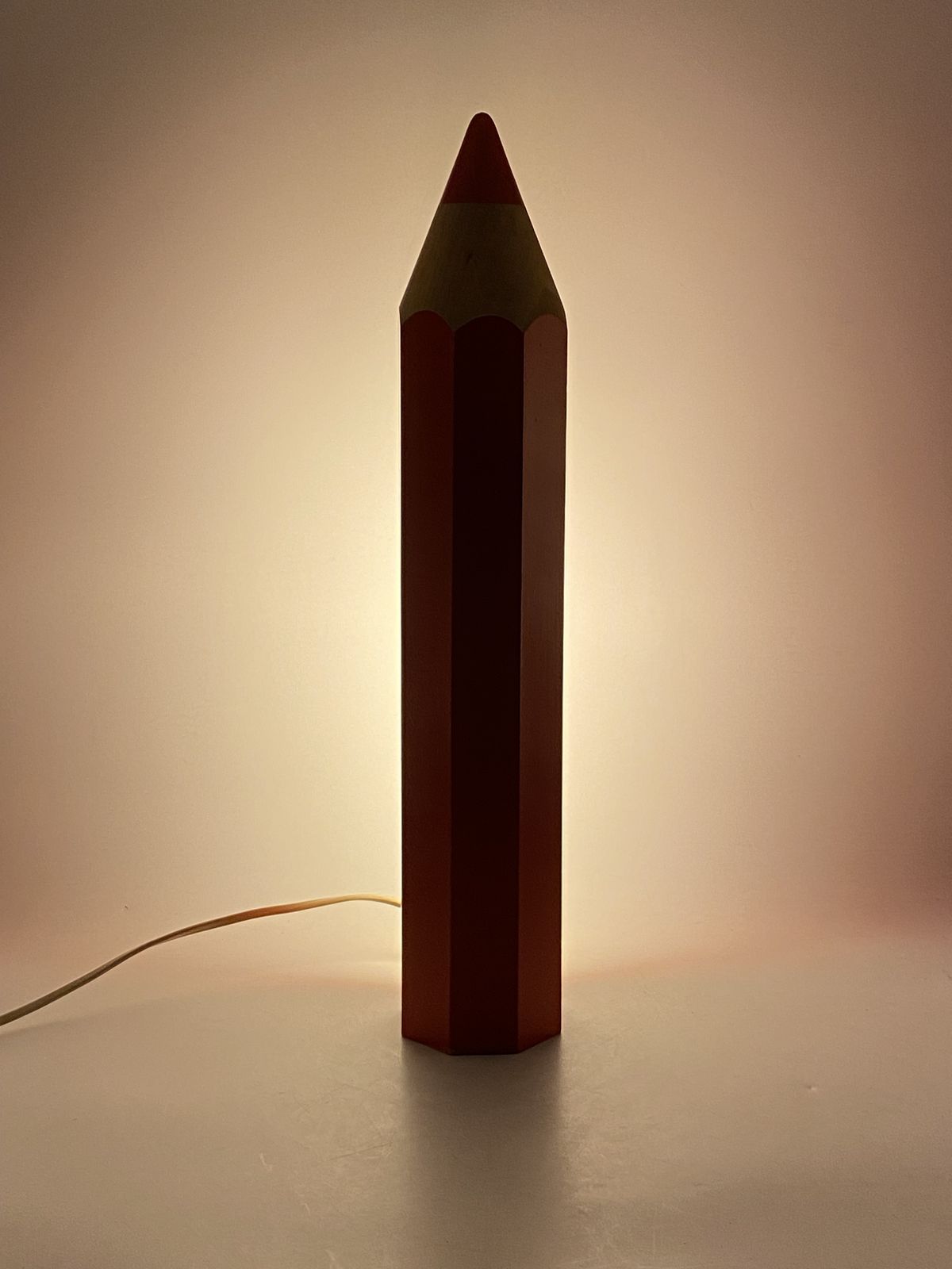 Michel Aroutcheff, Postmodern Red Pencil Table Lamp, Ed. Vilac France 1980s photo vintage