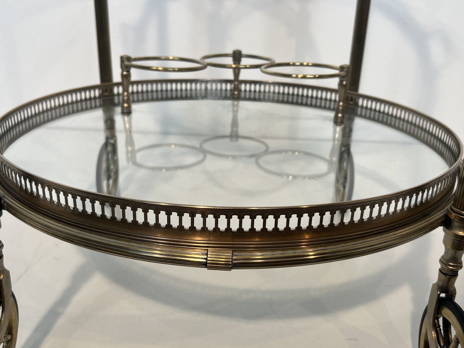 photo vintage Rare Set Of 3 Round Rolling Tables In Silver Plated Brass From Maison Baguès
