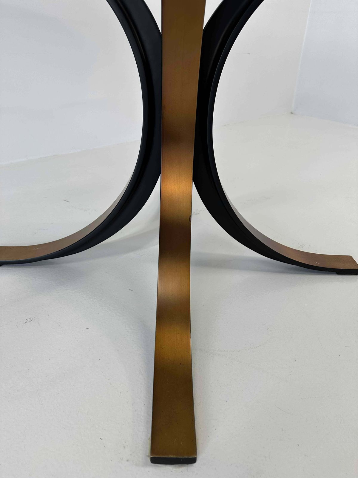 photo furniture Osvaldo Borsani And Eugenio Gerli T69b Bronzed Brass Table By Tecno, 1960s