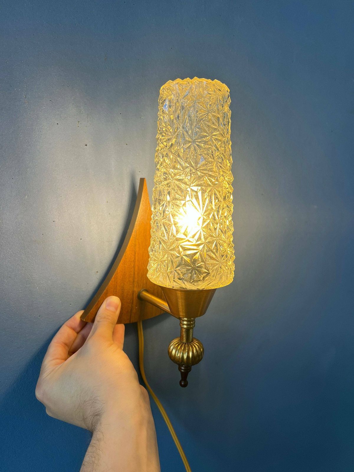 Vintage Teakhouten Wandlamp Met Helder Glas photo for sale