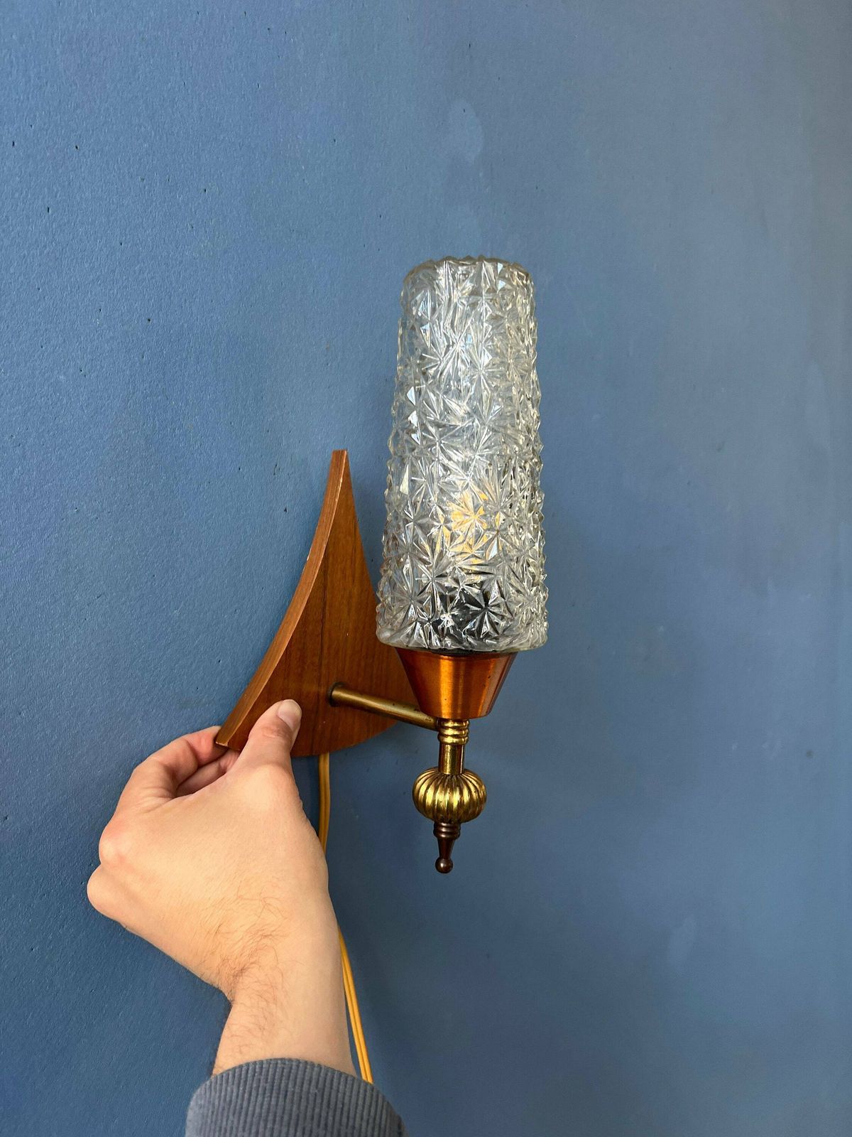 Vintage Teakhouten Wandlamp Met Helder Glas photo vinterior
