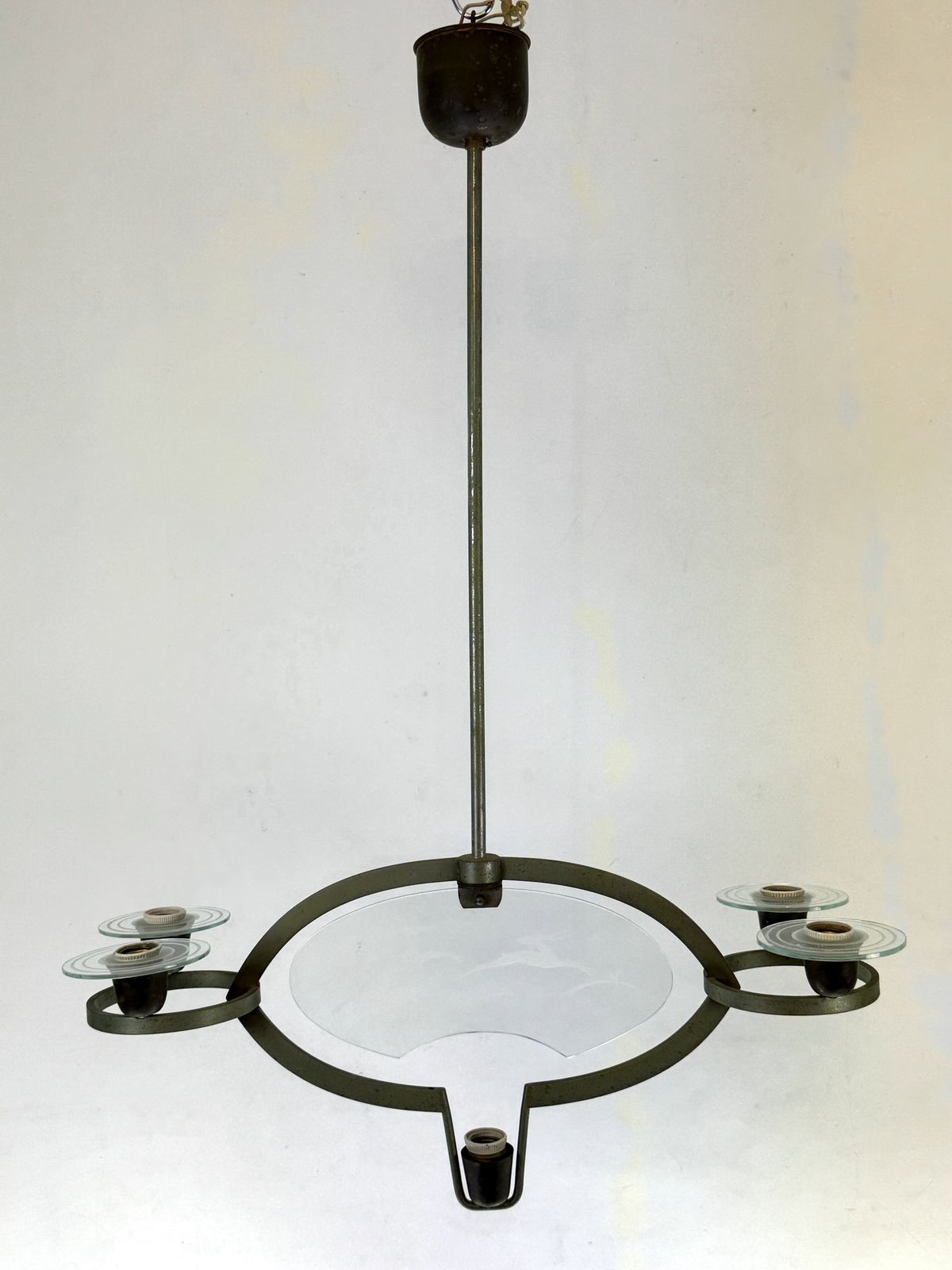 Pietro Chiesa, Art Deco Chandelier In Solid Lacquered Brass And Glass. Italy 1930s photo vinterior
