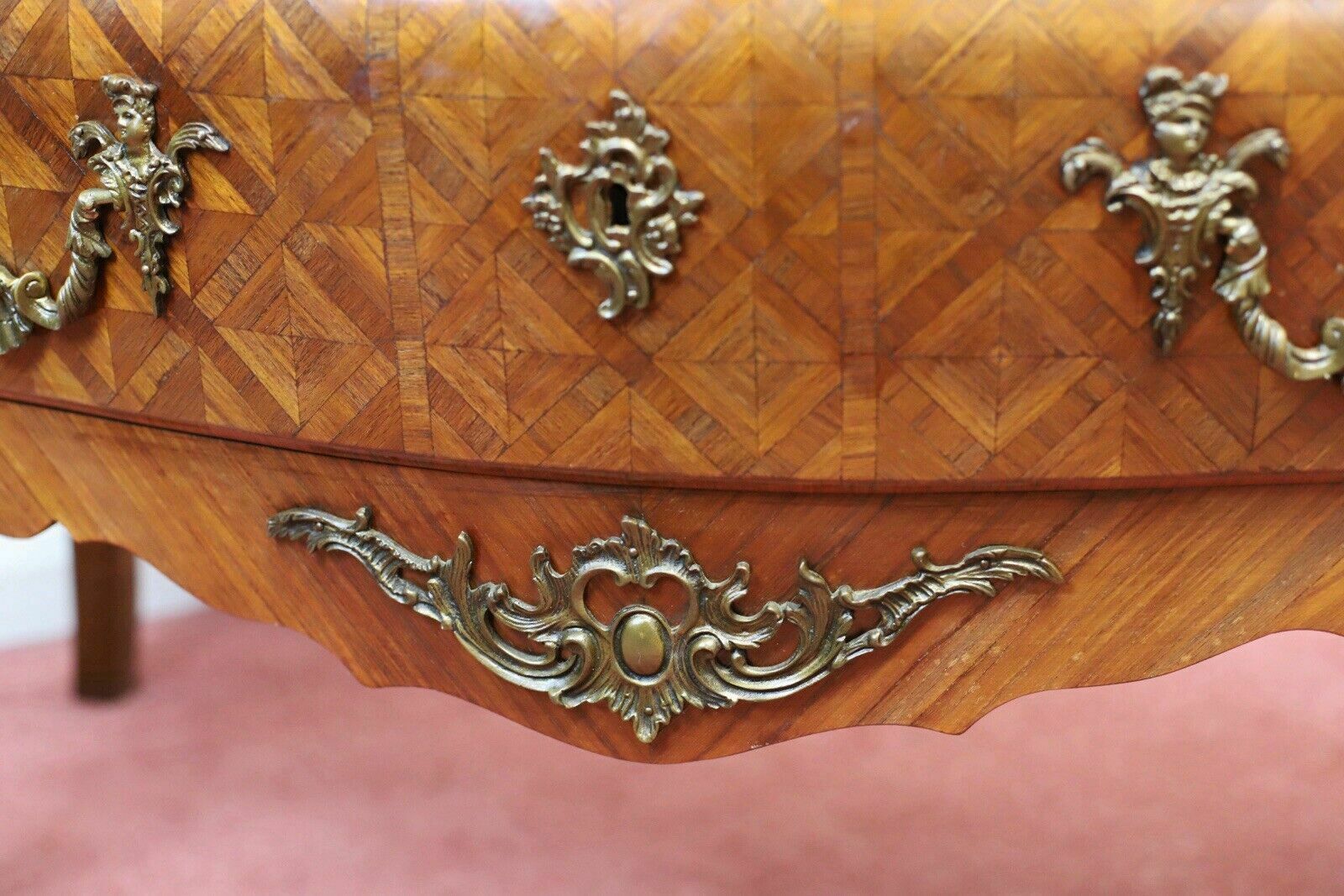 photo vinterior Stunning French Kingwood Parquetry Veneered Three Drawer Commode