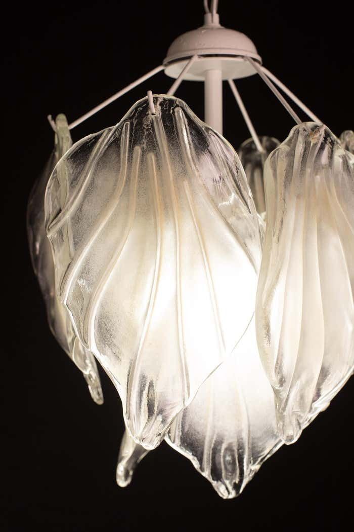 photo furniture Vintage Murano Chandelier With Leaves Of Transparent And Opaqque Highlights