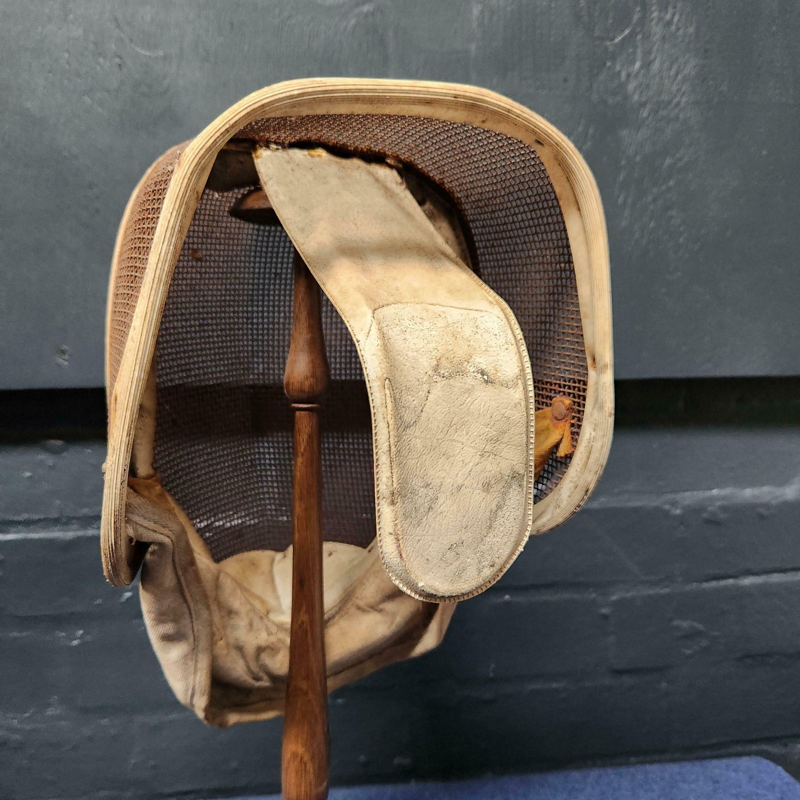 Leon Paul Vintage Fencing Mask photo vinterior
